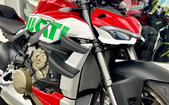 Umgebautes Motorrad Ducati Streetfighter V4 von Direct Performance - Bild 2 Umgebautes Motorrad Ducati Streetfighter V4 von Direct Performance - Bild 2