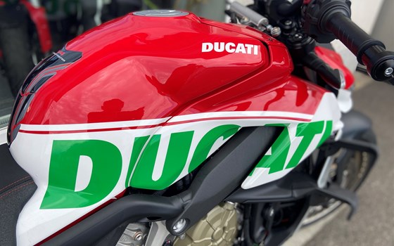 Umgebautes Motorrad Ducati Streetfighter V4 von Direct Performance - Bild 4 Umgebautes Motorrad Ducati Streetfighter V4 von Direct Performance - Bild 4