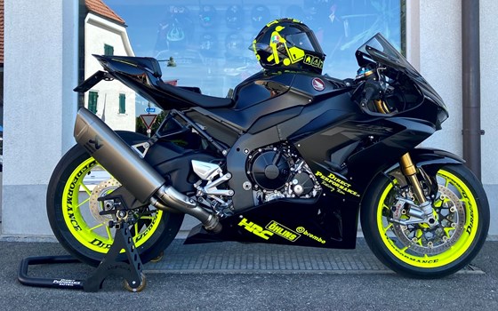 Umgebautes Motorrad Honda CBR1000RR-R Fireblade SP von Direct Performance - Bild 2