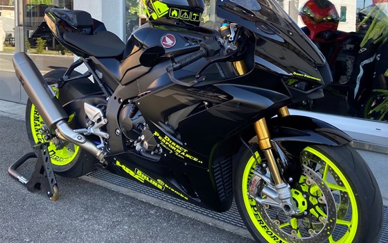 Umgebautes Motorrad Honda CBR1000RR-R Fireblade SP von Direct Performance - Bild 3