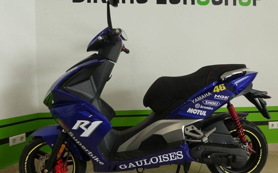 Umgebautes Motorrad Beeline Pista 50 von Bikers-Euroshop - Bild 4 Umgebautes Motorrad Beeline Pista 50 von Bikers-Euroshop - Bild 4