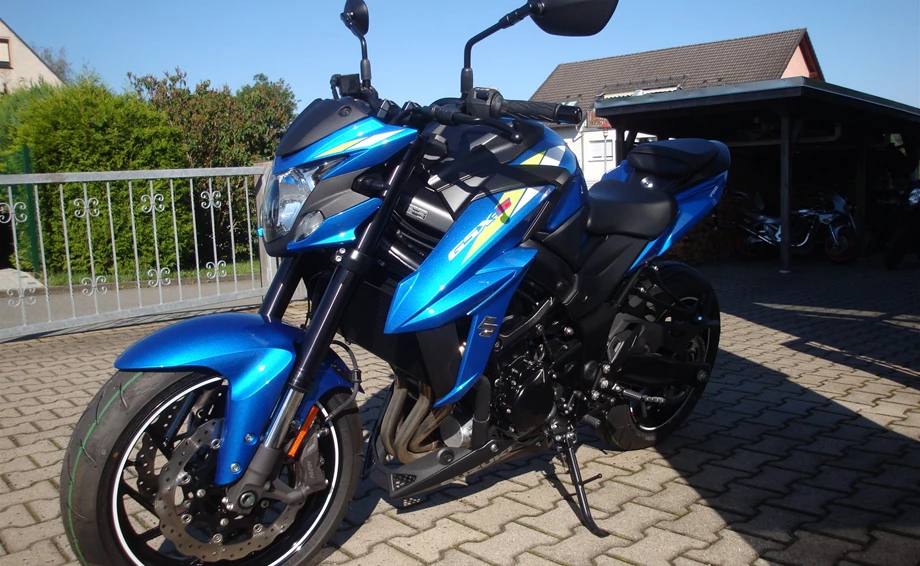 Umbgebautes Motorrad Suzuki GSX-S750 Bild 5: Umbgebautes Motorrad Suzuki GSX-S750