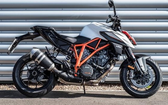 Umgebautes Motorrad KTM 1290 Super Duke R von motoroox GmbH - Bild 4