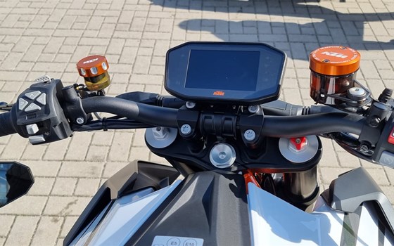 Umgebautes Motorrad KTM 1290 Super Duke R von motoroox GmbH - Bild 2