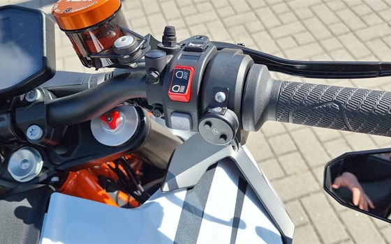Umgebautes Motorrad KTM 1290 Super Duke R von motoroox GmbH - Bild 3