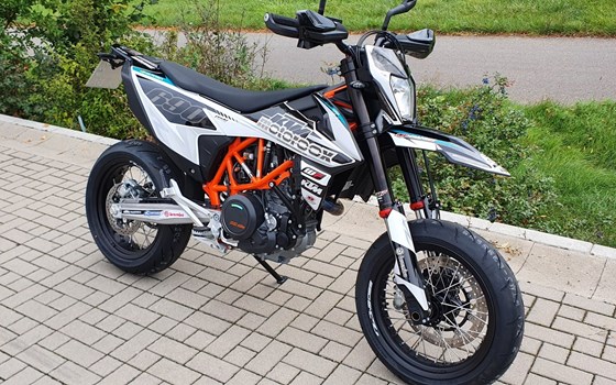 Umgebautes Motorrad KTM 690 SMC R von motoroox GmbH - Bild 2 Umgebautes Motorrad KTM 690 SMC R von motoroox GmbH - Bild 2