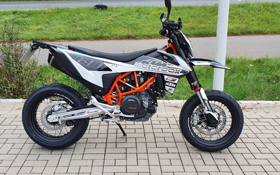 Umgebautes Motorrad KTM 690 SMC R von motoroox GmbH - Bild 1 Umgebautes Motorrad KTM 690 SMC R von motoroox GmbH - Bild 1