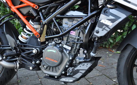 Umgebautes Motorrad KTM 125 Duke von Motobike Handels GmbH - Bild 7 Umgebautes Motorrad KTM 125 Duke von Motobike Handels GmbH - Bild 7