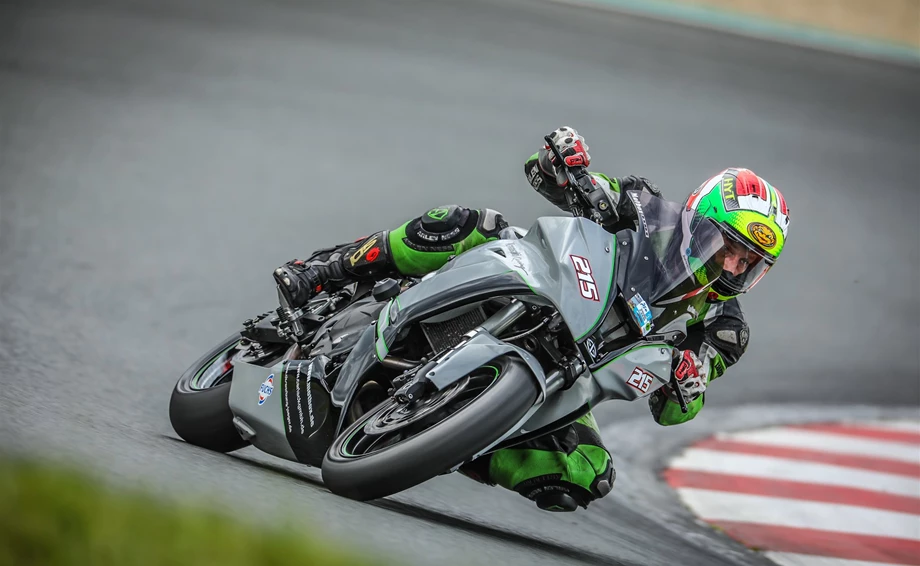 Umbgebautes Motorrad Kawasaki ER-6n Bild 3: Umbgebautes Motorrad Kawasaki ER-6n