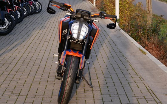 Umgebautes Motorrad KTM 790 Duke von motoroox GmbH - Bild 4 Umgebautes Motorrad KTM 790 Duke von motoroox GmbH - Bild 4