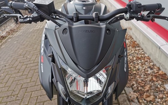 Umgebautes Motorrad Suzuki GSX-S750 von BikerWorld Rosenow - Bild 4 Umgebautes Motorrad Suzuki GSX-S750 von BikerWorld Rosenow - Bild 4
