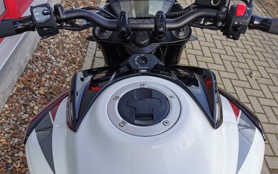 Umgebautes Motorrad Suzuki GSX-S750 von BikerWorld Rosenow - Bild 4 Umgebautes Motorrad Suzuki GSX-S750 von BikerWorld Rosenow - Bild 4