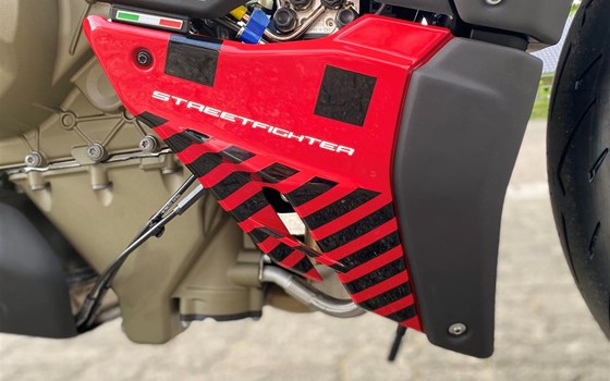 Umgebautes Motorrad Ducati Streetfighter V4 S von Claus Carstens Zweiradhandel - Bild 14 Umgebautes Motorrad Ducati Streetfighter V4 S von Claus Carstens Zweiradhandel - Bild 14