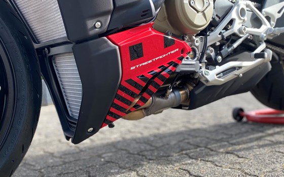 Umgebautes Motorrad Ducati Streetfighter V4 S von Claus Carstens Zweiradhandel - Bild 16 Umgebautes Motorrad Ducati Streetfighter V4 S von Claus Carstens Zweiradhandel - Bild 16