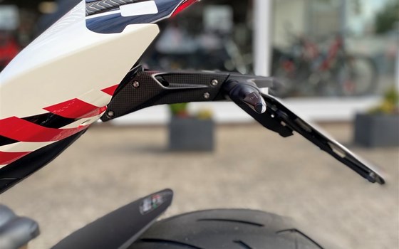 Umgebautes Motorrad Ducati Streetfighter V4 S von Claus Carstens Zweiradhandel - Bild 6 Umgebautes Motorrad Ducati Streetfighter V4 S von Claus Carstens Zweiradhandel - Bild 6