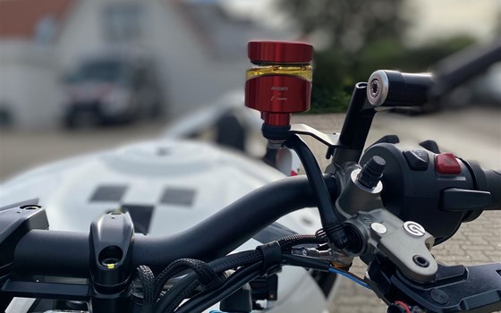Umgebautes Motorrad Ducati Streetfighter V4 S von Claus Carstens Zweiradhandel - Bild 9 Umgebautes Motorrad Ducati Streetfighter V4 S von Claus Carstens Zweiradhandel - Bild 9