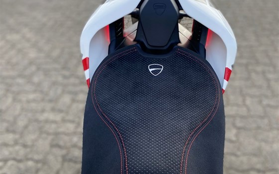Umgebautes Motorrad Ducati Streetfighter V4 S von Claus Carstens Zweiradhandel - Bild 10 Umgebautes Motorrad Ducati Streetfighter V4 S von Claus Carstens Zweiradhandel - Bild 10