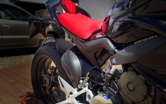 Umgebautes Motorrad Ducati Streetfighter V4 S von Claus Carstens Zweiradhandel - Bild 13 Umgebautes Motorrad Ducati Streetfighter V4 S von Claus Carstens Zweiradhandel - Bild 13