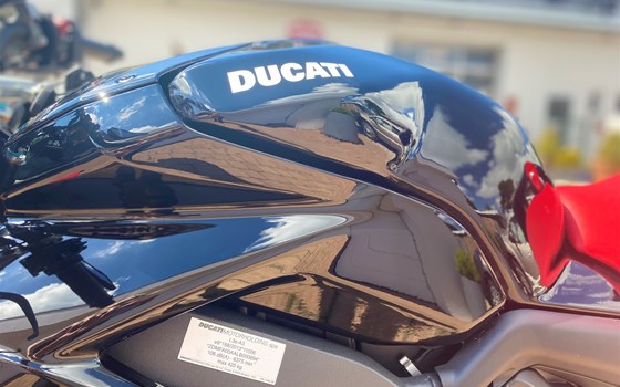 Umgebautes Motorrad Ducati Streetfighter V4 S von Claus Carstens Zweiradhandel - Bild 14 Umgebautes Motorrad Ducati Streetfighter V4 S von Claus Carstens Zweiradhandel - Bild 14