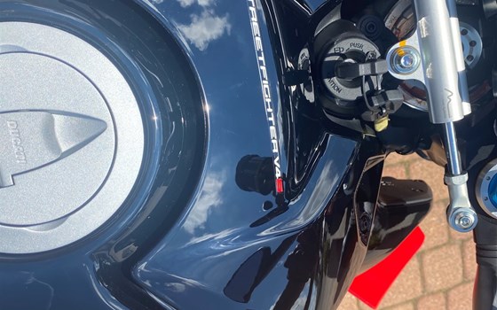 Umgebautes Motorrad Ducati Streetfighter V4 S von Claus Carstens Zweiradhandel - Bild 15 Umgebautes Motorrad Ducati Streetfighter V4 S von Claus Carstens Zweiradhandel - Bild 15
