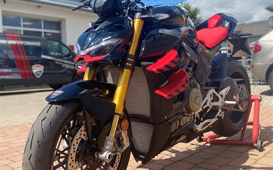 Umgebautes Motorrad Ducati Streetfighter V4 S von Claus Carstens Zweiradhandel - Bild 3 Umgebautes Motorrad Ducati Streetfighter V4 S von Claus Carstens Zweiradhandel - Bild 3