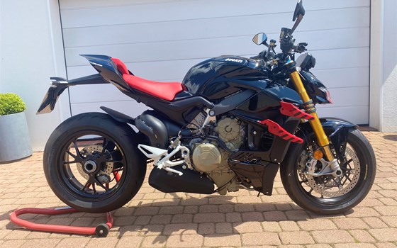 Umgebautes Motorrad Ducati Streetfighter V4 S von Claus Carstens Zweiradhandel - Bild 2 Umgebautes Motorrad Ducati Streetfighter V4 S von Claus Carstens Zweiradhandel - Bild 2