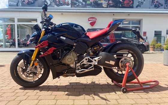 Umgebautes Motorrad Ducati Streetfighter V4 S von Claus Carstens Zweiradhandel - Bild 1 Umgebautes Motorrad Ducati Streetfighter V4 S von Claus Carstens Zweiradhandel - Bild 1