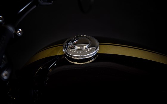 Umgebautes Motorrad Triumph Bonneville Bobber Black von Triumph Emsland - Hertrampf Racing - Bild 2 Umgebautes Motorrad Triumph Bonneville Bobber Black von Triumph Emsland - Hertrampf Racing - Bild 2