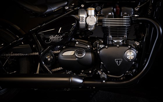 Umgebautes Motorrad Triumph Bonneville Bobber Black von Triumph Emsland - Hertrampf Racing - Bild 13 Umgebautes Motorrad Triumph Bonneville Bobber Black von Triumph Emsland - Hertrampf Racing - Bild 13