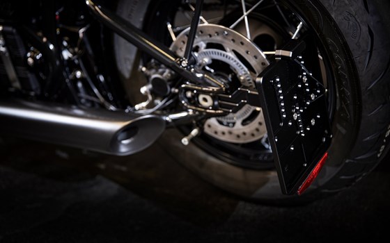 Umgebautes Motorrad Triumph Bonneville Bobber Black von Triumph Emsland - Hertrampf Racing - Bild 17 Umgebautes Motorrad Triumph Bonneville Bobber Black von Triumph Emsland - Hertrampf Racing - Bild 17