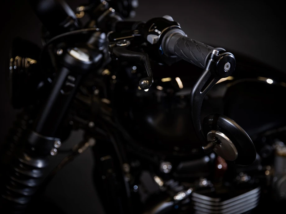 Umbgebautes Motorrad Triumph Bonneville Bobber Black Bild 3: Umbgebautes Motorrad Triumph Bonneville Bobber Black