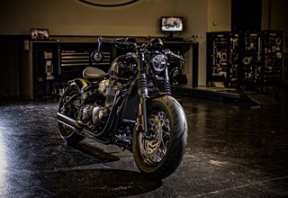 Triumph Bonneville Bobber Black