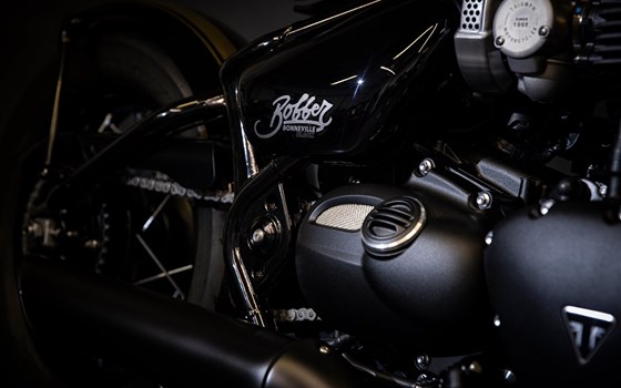 Umgebautes Motorrad Triumph Bonneville Bobber Black von Triumph Emsland - Hertrampf Racing - Bild 25 Umgebautes Motorrad Triumph Bonneville Bobber Black von Triumph Emsland - Hertrampf Racing - Bild 25