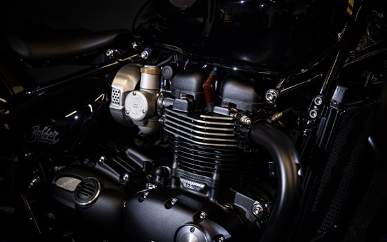 Umgebautes Motorrad Triumph Bonneville Bobber Black von Triumph Emsland - Hertrampf Racing - Bild 27 Umgebautes Motorrad Triumph Bonneville Bobber Black von Triumph Emsland - Hertrampf Racing - Bild 27