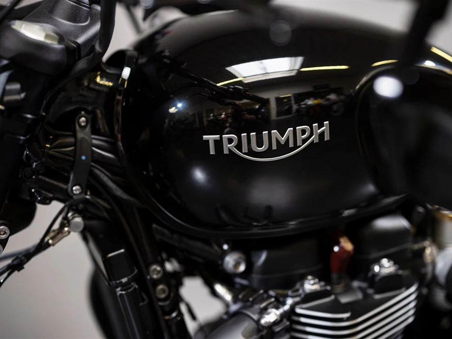 Umbgebautes Motorrad Triumph Bonneville Bobber Black Bild 9: Umbgebautes Motorrad Triumph Bonneville Bobber Black