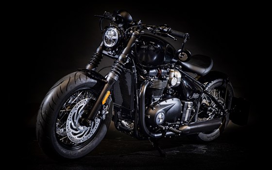 Umgebautes Motorrad Triumph Bonneville Bobber Black von Triumph Emsland - Hertrampf Racing - Bild 8 Umgebautes Motorrad Triumph Bonneville Bobber Black von Triumph Emsland - Hertrampf Racing - Bild 8