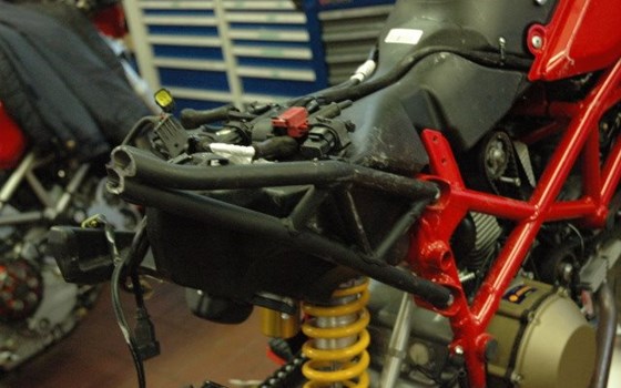 Umgebautes Motorrad Ducati Hypermotard 1100 Evo SP von Claus Carstens Zweiradhandel - Bild 25 Umgebautes Motorrad Ducati Hypermotard 1100 Evo SP von Claus Carstens Zweiradhandel - Bild 25