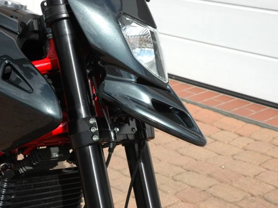 Rebuilt motorbike Ducati Hypermotard 1100 Evo SP Bild 3: Rebuilt motorbike Ducati Hypermotard 1100 Evo SP