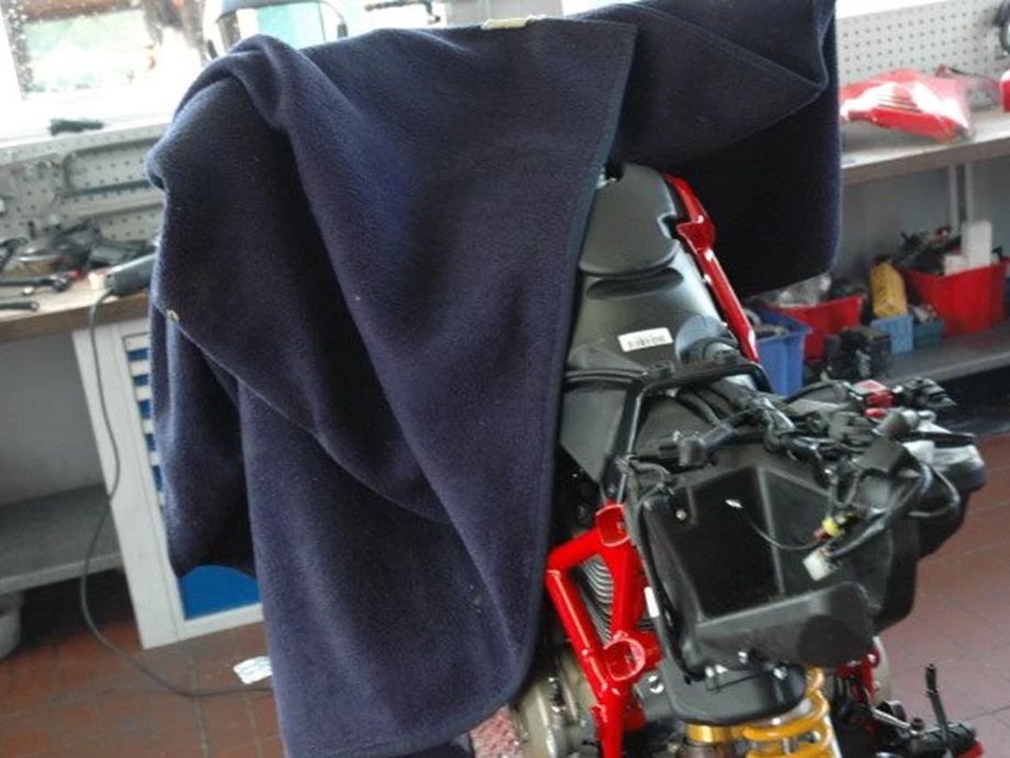 Rebuilt motorbike Ducati Hypermotard 1100 Evo SP Bild 18: Rebuilt motorbike Ducati Hypermotard 1100 Evo SP