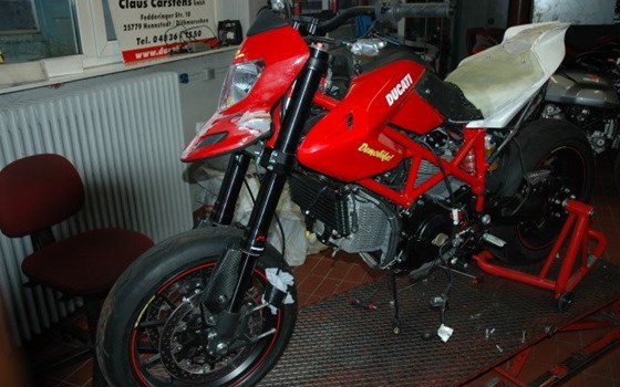 Umgebautes Motorrad Ducati Hypermotard 1100 Evo SP von Claus Carstens Zweiradhandel - Bild 28 Umgebautes Motorrad Ducati Hypermotard 1100 Evo SP von Claus Carstens Zweiradhandel - Bild 28