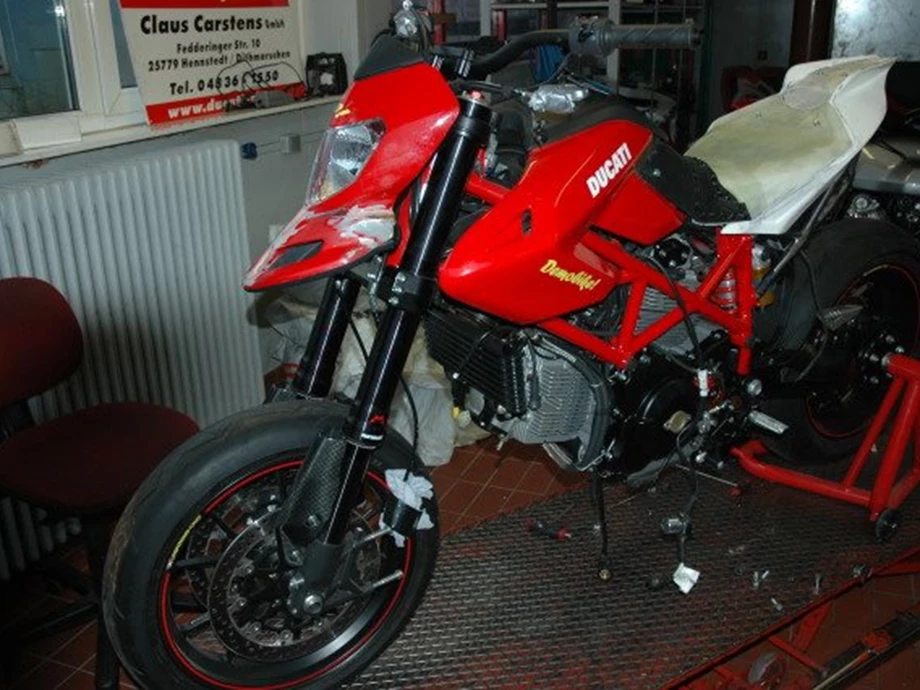 Rebuilt motorbike Ducati Hypermotard 1100 Evo SP Bild 28: Rebuilt motorbike Ducati Hypermotard 1100 Evo SP