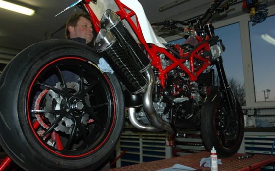 Umgebautes Motorrad Ducati Hypermotard 1100 Evo SP von Claus Carstens Zweiradhandel - Bild 29 Umgebautes Motorrad Ducati Hypermotard 1100 Evo SP von Claus Carstens Zweiradhandel - Bild 29