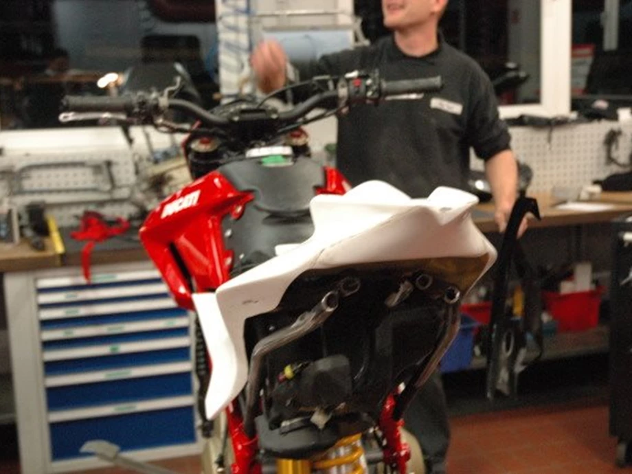 Rebuilt motorbike Ducati Hypermotard 1100 Evo SP Bild 20: Rebuilt motorbike Ducati Hypermotard 1100 Evo SP