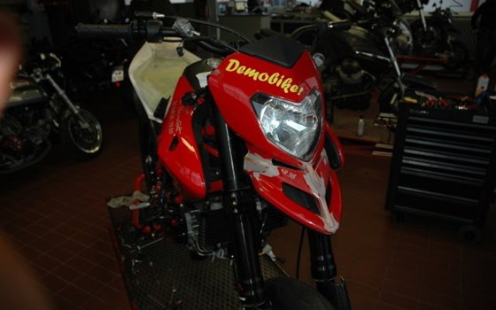 Umgebautes Motorrad Ducati Hypermotard 1100 Evo SP von Claus Carstens Zweiradhandel - Bild 30 Umgebautes Motorrad Ducati Hypermotard 1100 Evo SP von Claus Carstens Zweiradhandel - Bild 30