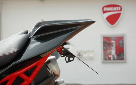 Umgebautes Motorrad Ducati Hypermotard 1100 Evo SP von Claus Carstens Zweiradhandel - Bild 9 Umgebautes Motorrad Ducati Hypermotard 1100 Evo SP von Claus Carstens Zweiradhandel - Bild 9