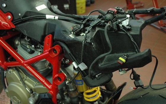 Umgebautes Motorrad Ducati Hypermotard 1100 Evo SP von Claus Carstens Zweiradhandel - Bild 19 Umgebautes Motorrad Ducati Hypermotard 1100 Evo SP von Claus Carstens Zweiradhandel - Bild 19