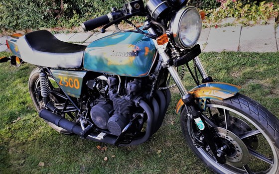 Umgebautes Motorrad Kawasaki Z 500 von user1172851 - Bild 1 Umgebautes Motorrad Kawasaki Z 500 von user1172851 - Bild 1