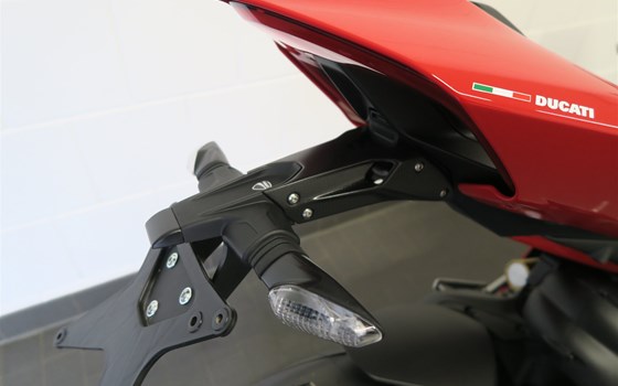 Umgebautes Motorrad Ducati Panigale V4 von Witten u. Weber oHG - Bild 4 Umgebautes Motorrad Ducati Panigale V4 von Witten u. Weber oHG - Bild 4