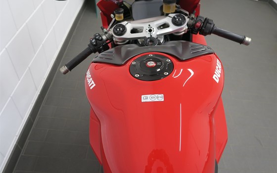 Umgebautes Motorrad Ducati Panigale V4 von Witten u. Weber oHG - Bild 2 Umgebautes Motorrad Ducati Panigale V4 von Witten u. Weber oHG - Bild 2