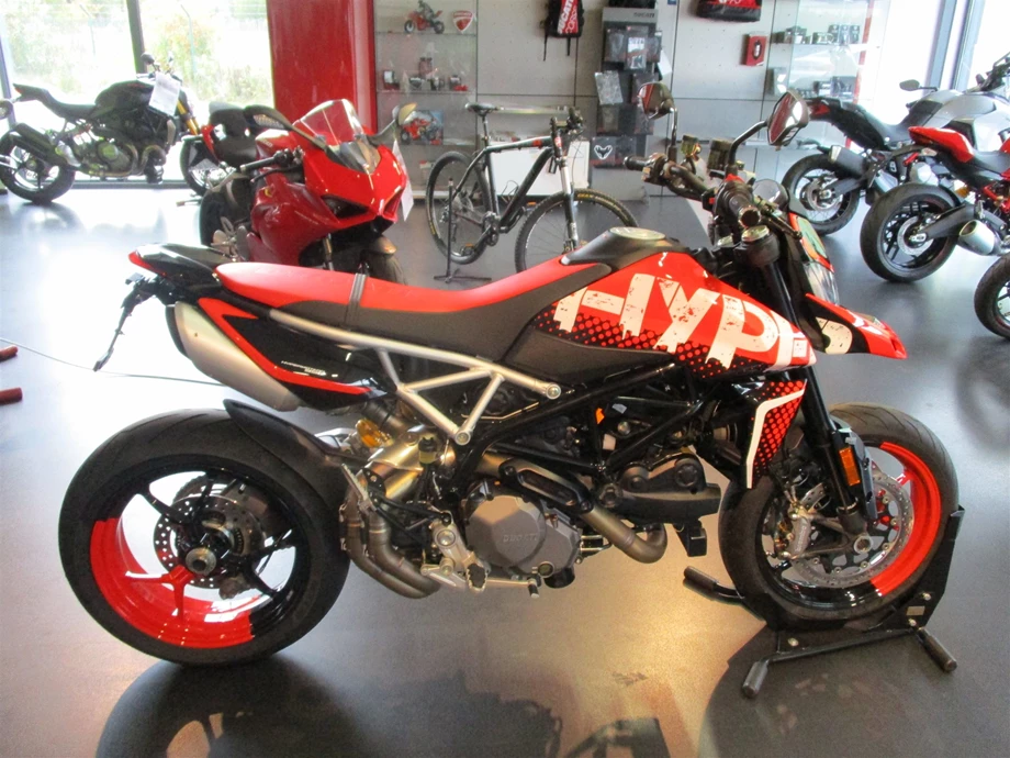 Umbgebautes Motorrad Ducati Hypermotard 950 RVE Bild 2: Umbgebautes Motorrad Ducati Hypermotard 950 RVE